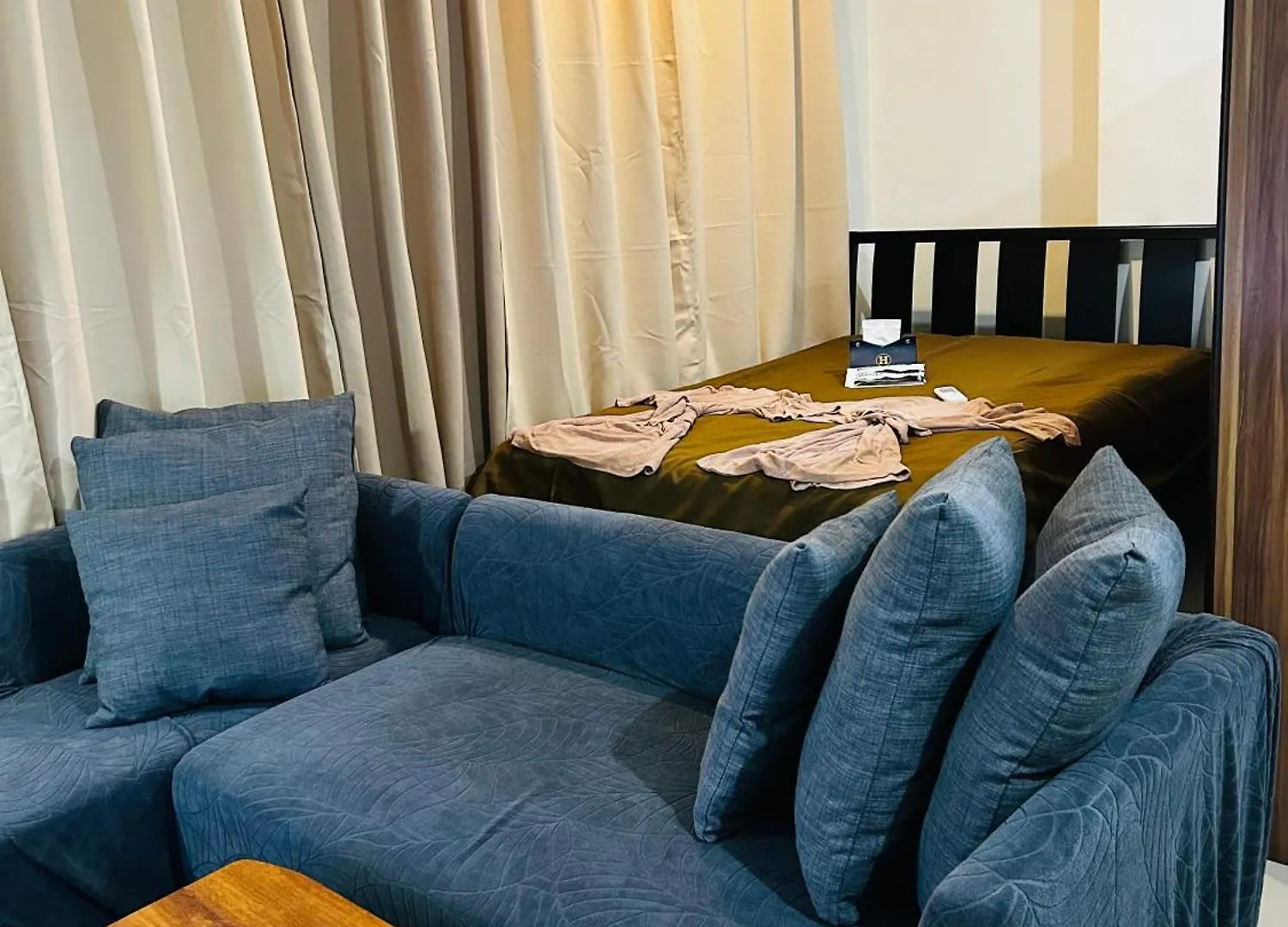 Mikaella'S Beatrix Deluxe Aparthotel Paranaque City